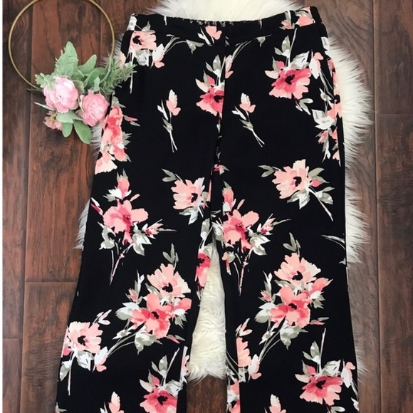 White House Black Market Pants - White House Black Market Floral Wide Leg Pants